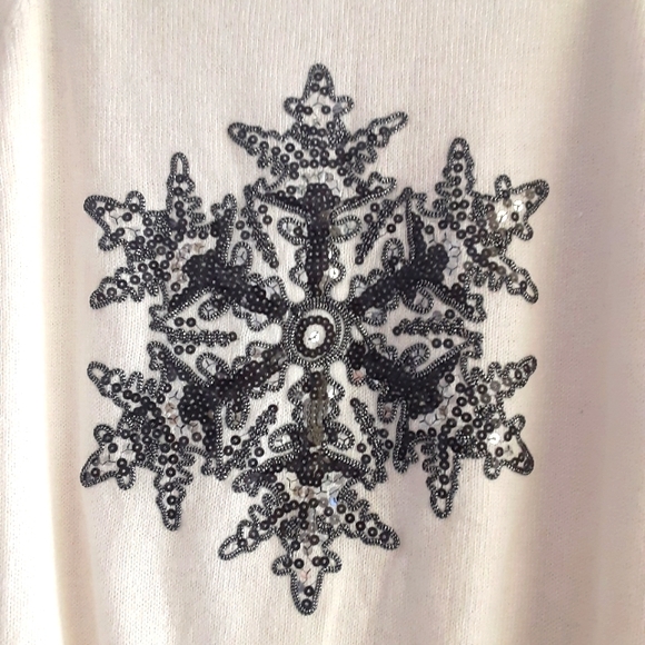 🏝🌺 H&M White Medium Holiday Christmas ❄️ Snowflake Pullover Sweater - Picture 5 of 11